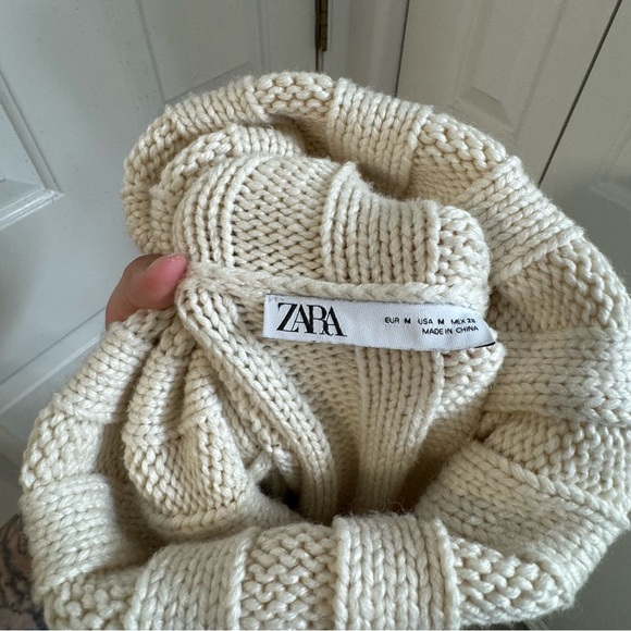 Zara turtleneck - Picture 4 of 4